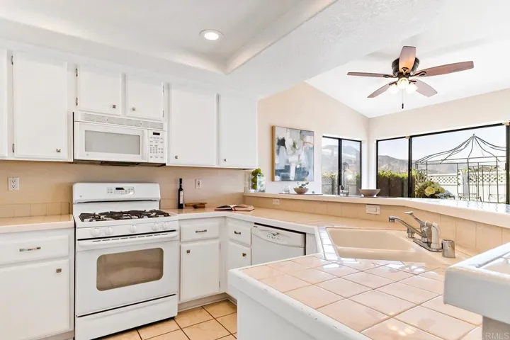 32525 Racquet Club Way, Lake Elsinore, California 92530