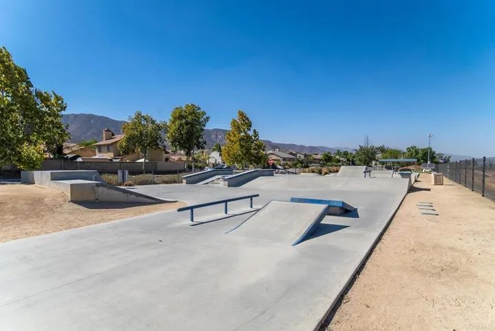 32525 Racquet Club Way, Lake Elsinore, California 92530