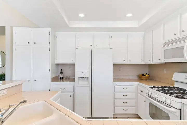 32525 Racquet Club Way, Lake Elsinore, California 92530