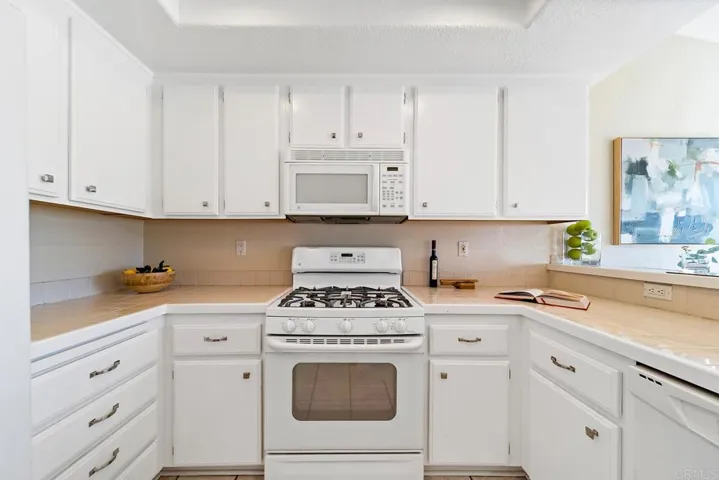 32525 Racquet Club Way, Lake Elsinore, California 92530