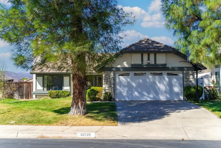 32525 Racquet Club Way, Lake Elsinore, California 92530