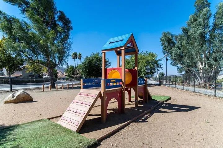 32525 Racquet Club Way, Lake Elsinore, California 92530