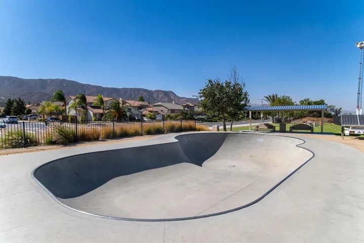32525 Racquet Club Way, Lake Elsinore, California 92530