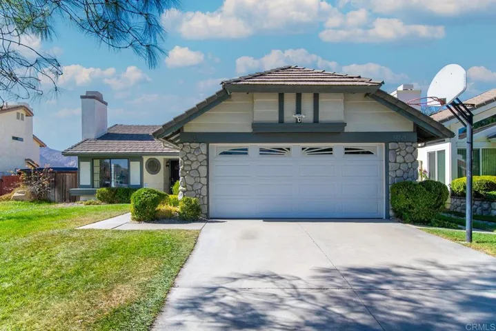 32525 Racquet Club Way, Lake Elsinore, California 92530