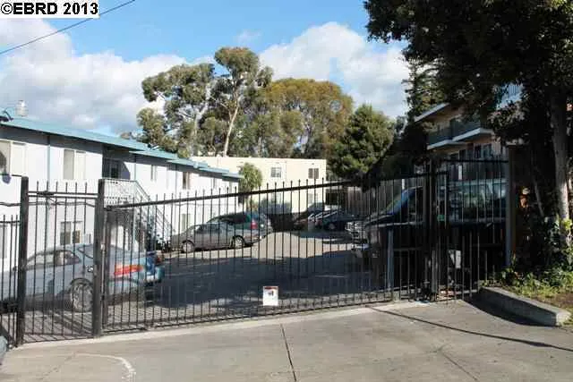 1810 E 25th St, Oakland, California 94606-3336
