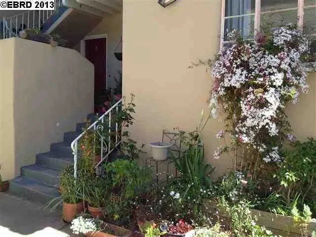 2301 Ivy Dr, Oakland, California 94606-2063