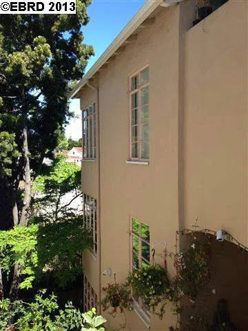 2301 Ivy Dr, Oakland, California 94606-2063