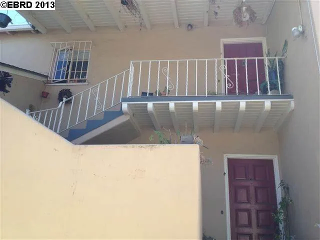 2301 Ivy Dr, Oakland, California 94606-2063