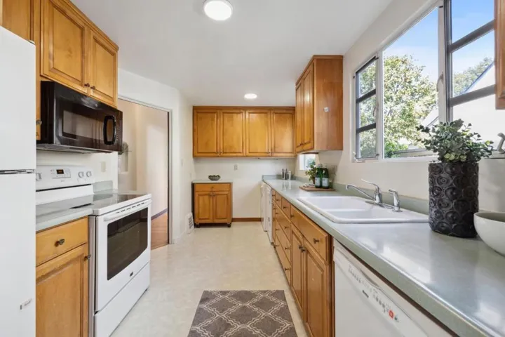 211 Washington Avenue, Palo Alto, California 94301