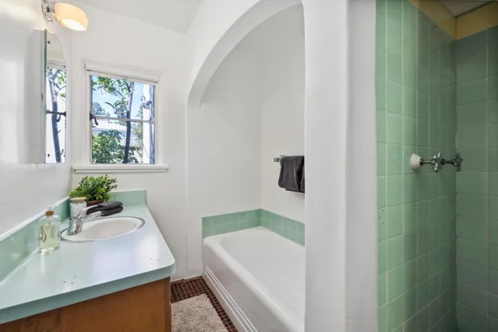 211 Washington Avenue, Palo Alto, California 94301