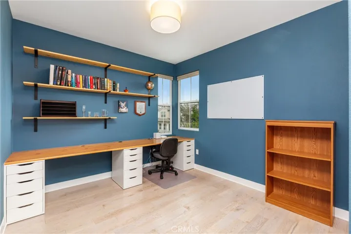 Bedroom 3 has Built in office