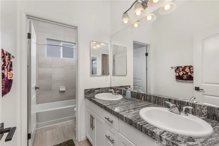 2nd Floor Hallway Bath