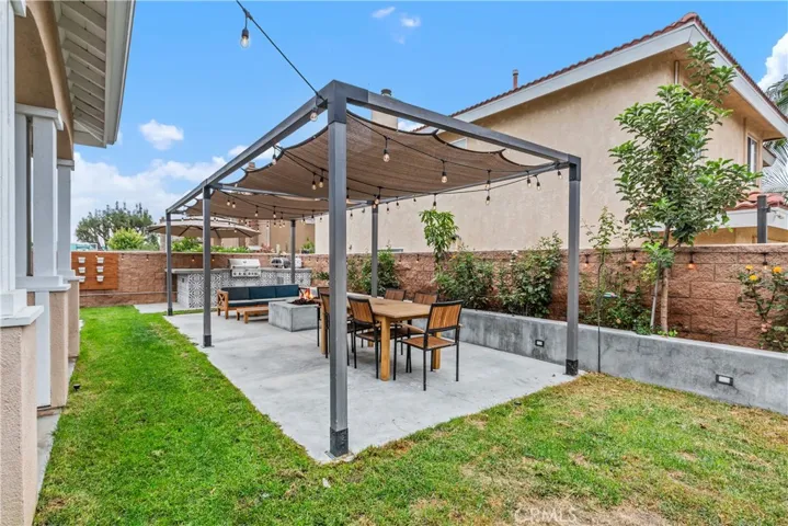 Large BackYard with Built in Kitchen & Fire pit