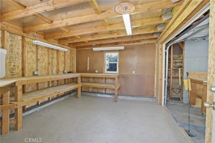 Workshop behind the garage