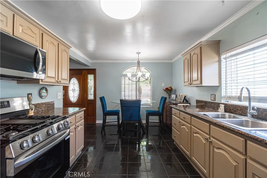 1562 W 31st Street, Long Beach, California 90810 home-pic-7