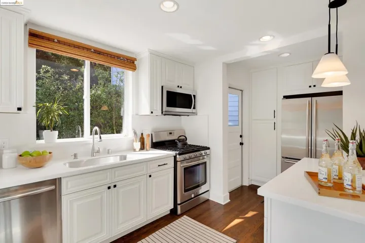 5945 Marden Ln, Oakland, California 94611