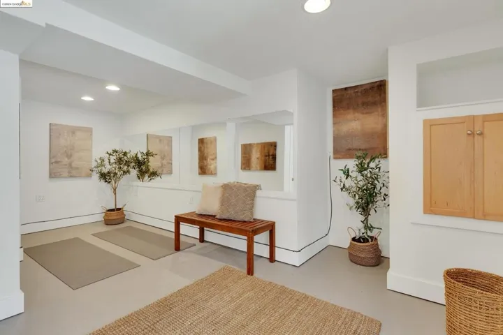 5945 Marden Ln, Oakland, California 94611