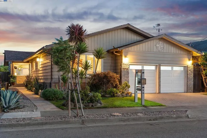 1324 Eastshore Dr, Alameda, California 94501
