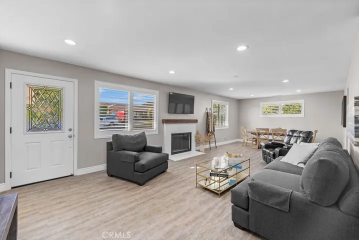 842 Kenmore Circle, Newbury Park, California 91320