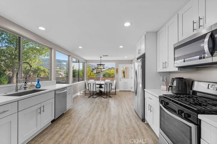 842 Kenmore Circle, Newbury Park, California 91320