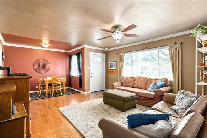 Livingroom and dining area