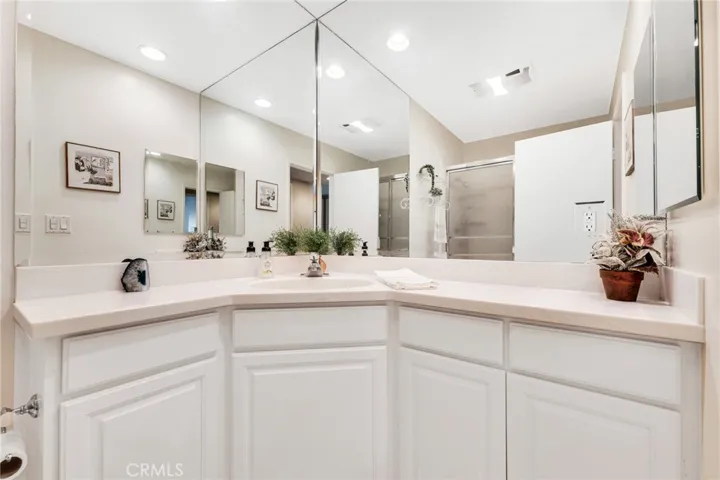 2nd Bathroom