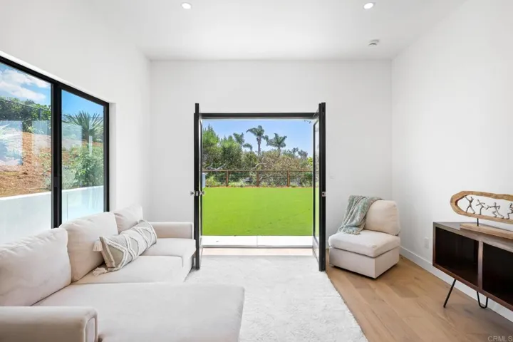 404 Santa Dominga, Solana Beach, California 92075