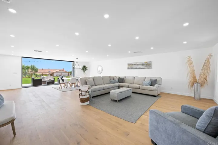 404 Santa Dominga, Solana Beach, California 92075