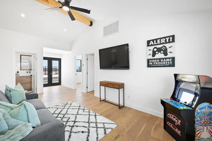 404 Santa Dominga, Solana Beach, California 92075