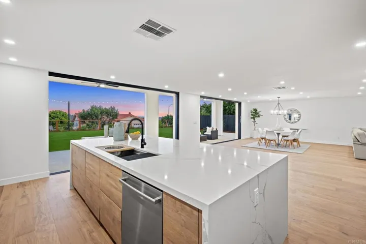 404 Santa Dominga, Solana Beach, California 92075