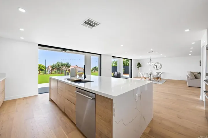 404 Santa Dominga, Solana Beach, California 92075