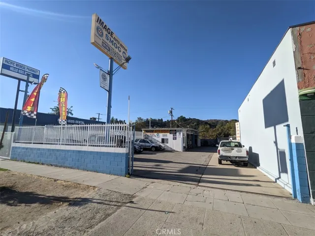 6636 Foothill Boulevard, Tujunga, California 91042