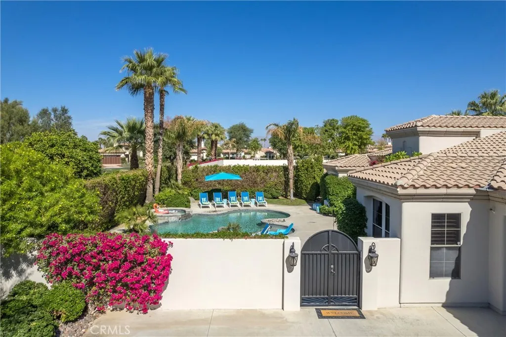 Private gated front entrance Private gated front entrance