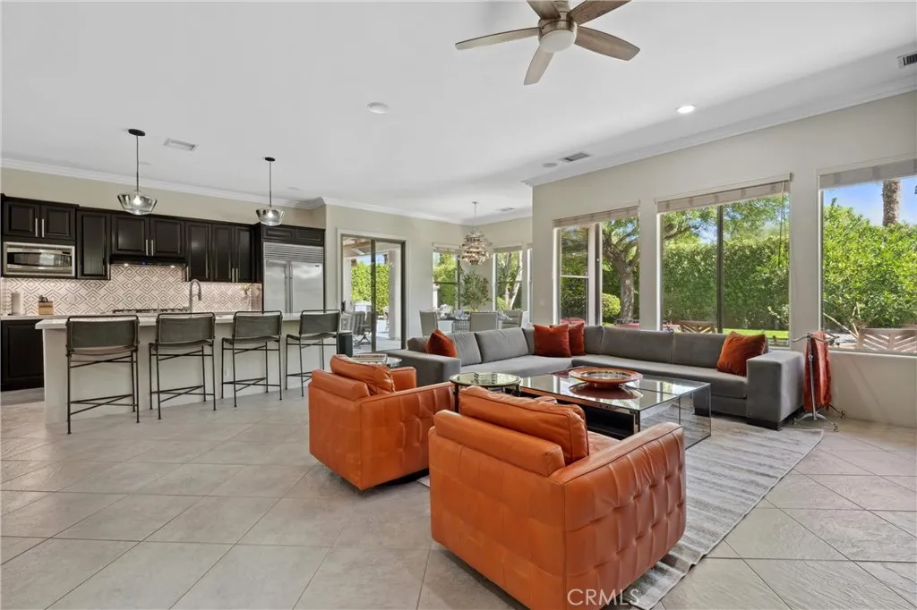 Cook & entertain in open kitchen/living room Cook & entertain in open kitchen/living room