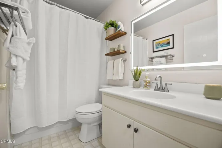 27-web-or-mls-Upmarketmedia_2165Ram-90