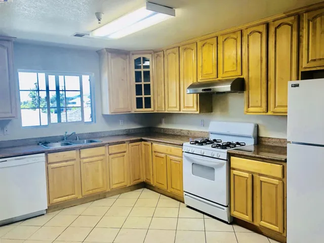 20161 Royal Ave, Hayward, California 94541