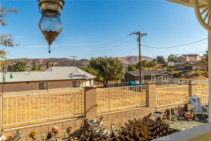 15040 Sandy Ridge Road, Lake Hughes, California 93532
