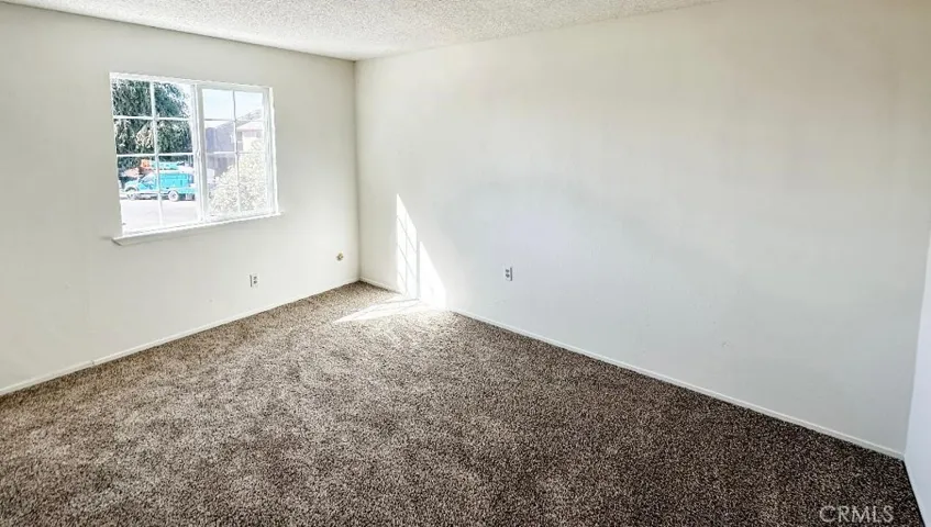 140 Holiday Way, Chowchilla, California 93610