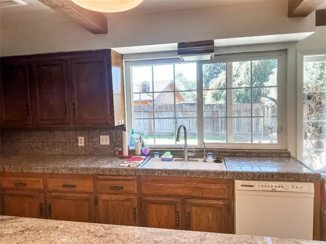 140 Holiday Way, Chowchilla, California 93610
