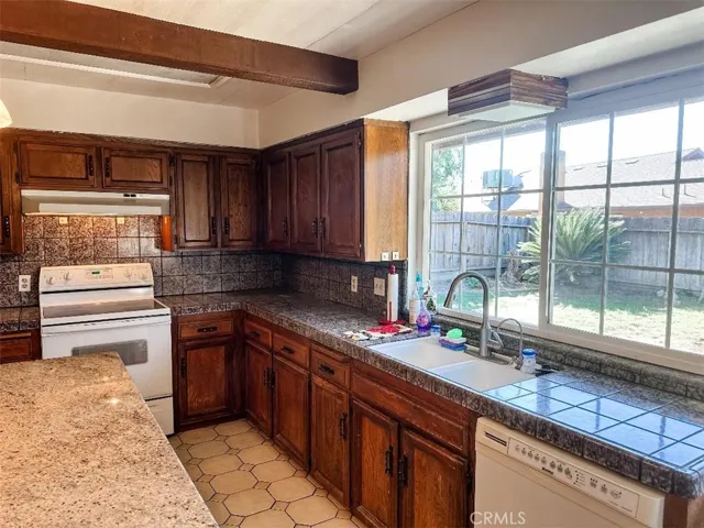 140 Holiday Way, Chowchilla, California 93610