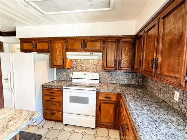 140 Holiday Way, Chowchilla, California 93610