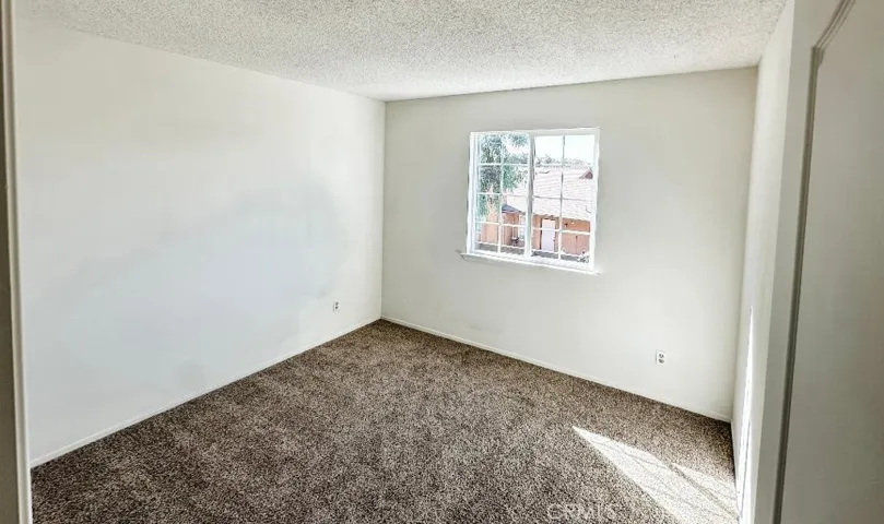 140 Holiday Way, Chowchilla, California 93610