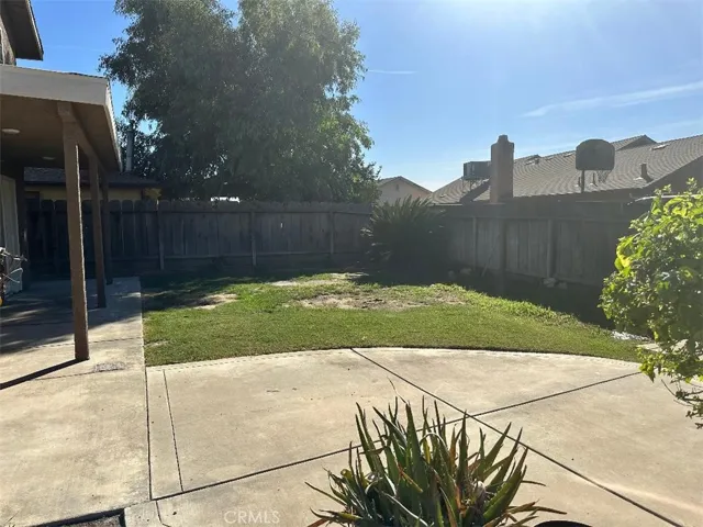 140 Holiday Way, Chowchilla, California 93610