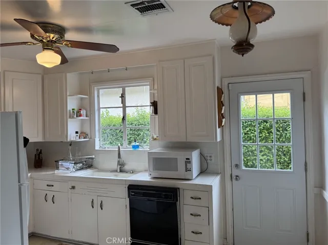 5213 Alhama Drive, Woodland Hills, California 91364