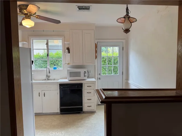 5213 Alhama Drive, Woodland Hills, California 91364