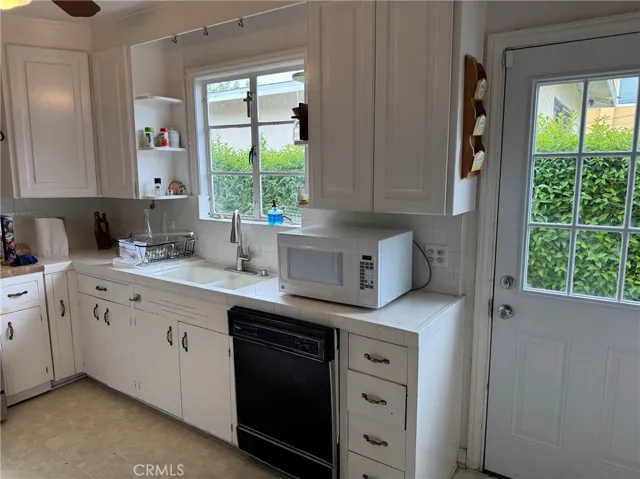 5213 Alhama Drive, Woodland Hills, California 91364