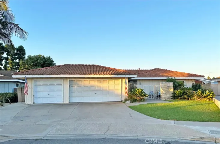 4 Bedrooms, 2.5 Baths, 1973 SQFT, 3 Car Garage, on a RARE 10,000 SQFT Lot