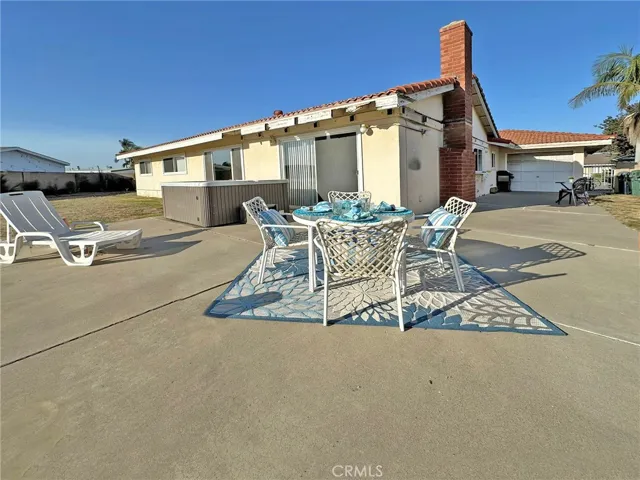 Wrap-Around Patio with Pass-Through Boat Door