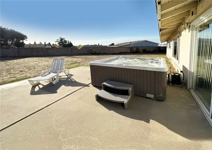Above-Ground Bubbling Hot Tub