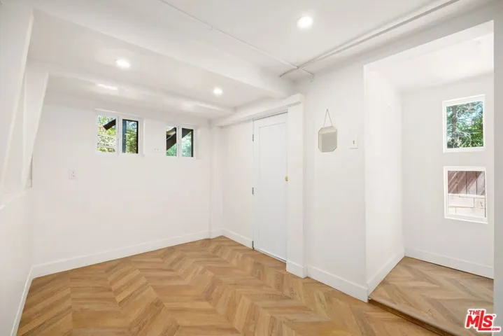 10423 Scenario Lane, Los Angeles, California 90077
